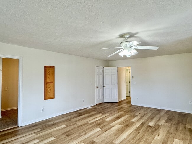 Building Photo - 201 Seminole Cir