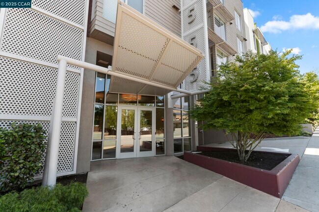 Building Photo - 555 Ygnacio Valley Rd