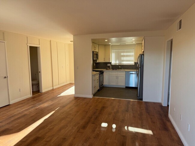 Building Photo - STU526