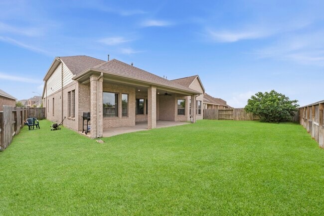 Building Photo - 21723 Albertine Dr