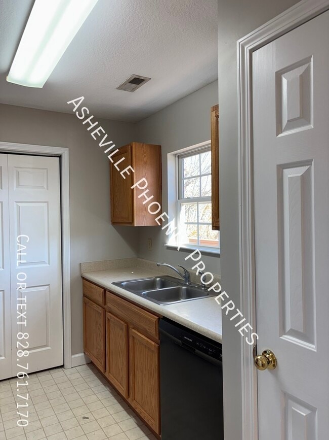 Building Photo - 306 Olde Covington Way