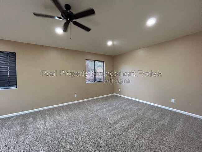Building Photo - 5943 W Drake Ct