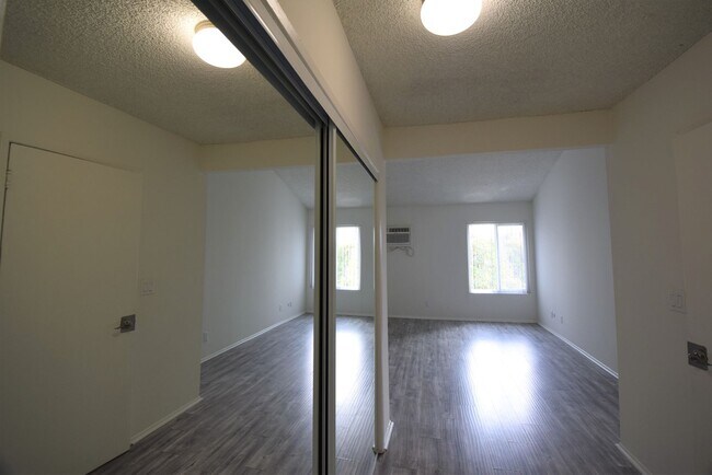 Building Photo - 7350 Kester Ave