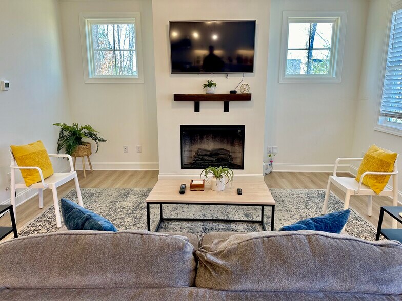 Building Photo - 203 Southerby Bluffs Ct