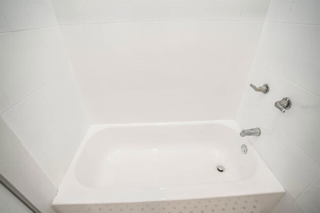 Building Photo - 409 E Jean St