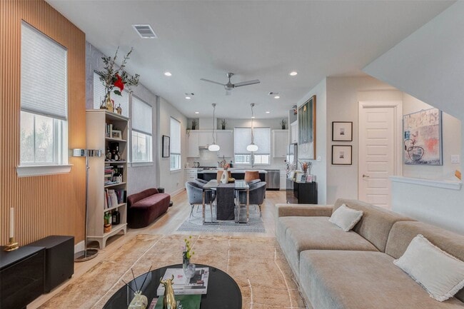 Building Photo - 2802 Grand Fountains Dr