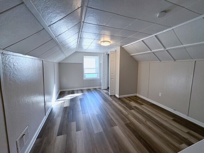 Building Photo - 21311 Beechwood Ave