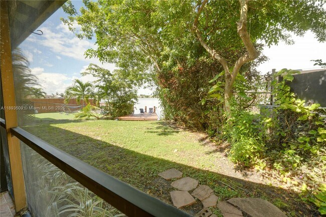 Building Photo - 2401 SW 58th Manor