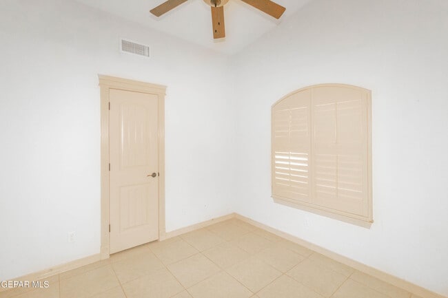 Building Photo - 5349 Jose Duran Ln