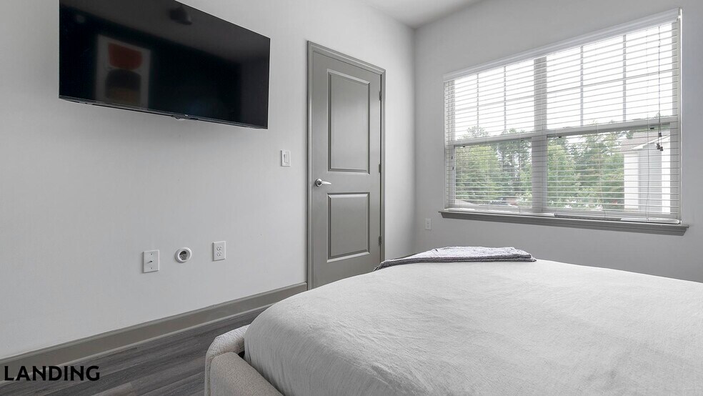 Building Photo - 11010 Northlake Landing Dr