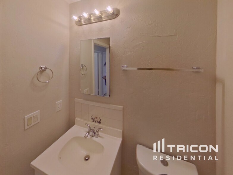 Building Photo - 7000 Brentford Rd