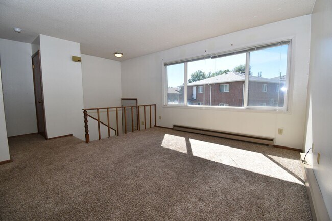 Building Photo - 2Bed 1.5Ba W/ Carport! Close to Trails, Ho...