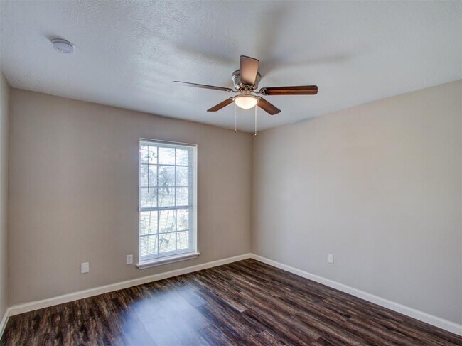 Building Photo - 10815 Montverde Ln