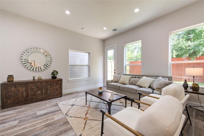 Building Photo - 892 Paul Quinn St