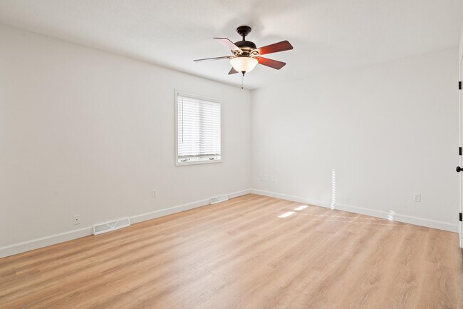 Building Photo - 3608 Teakwood Dr