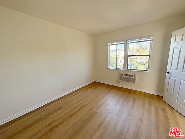Building Photo - 6406 Roble Ave