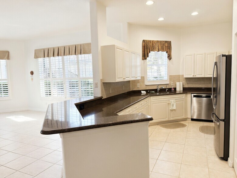 Building Photo - 1802 Triano Cir