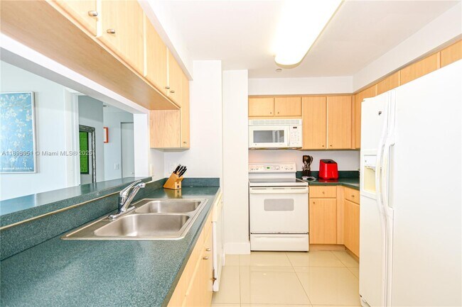 Building Photo - 2475 Brickell Ave
