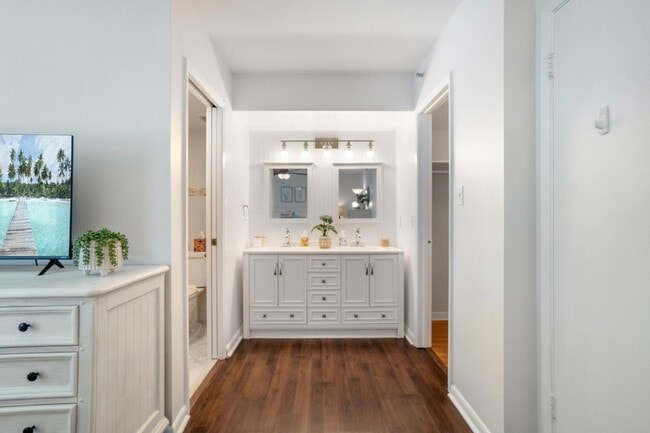 Building Photo - 950 Lavers Cir