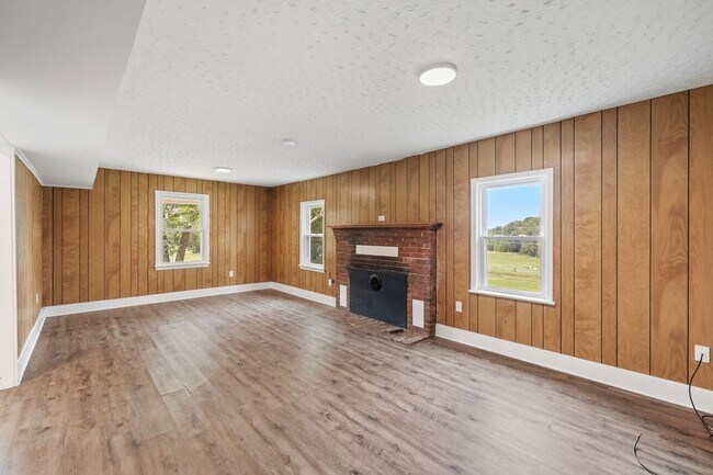 Building Photo - 1457 Caledon Rd