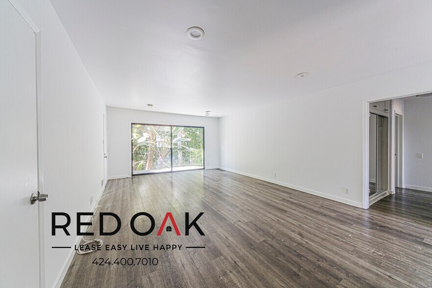 Building Photo - 8770 Shoreham Dr