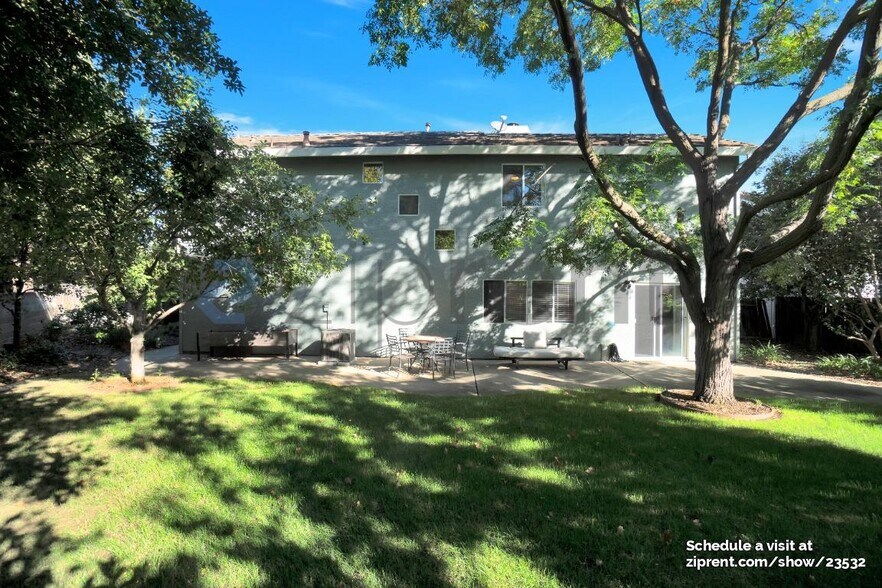 Building Photo - 9404 Fox Den Ct