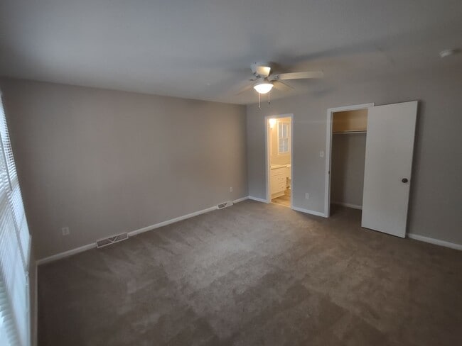 Building Photo - Pristine Duplex Home Located in the Lincol...