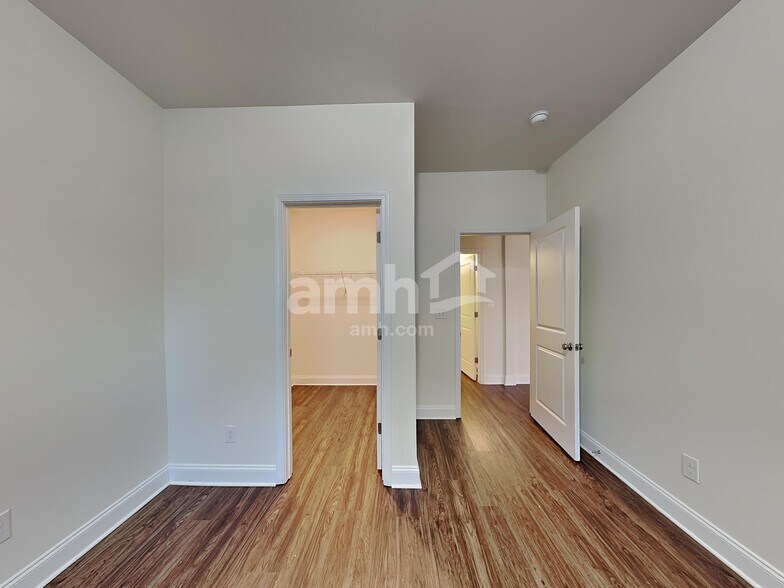 Building Photo - 1930 Sterling Brook Ct