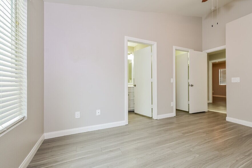 Building Photo - 5533 Soft Whispers St