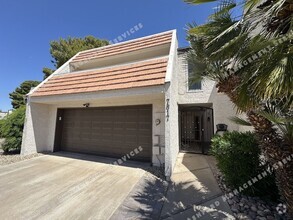 Building Photo - BEAUTIFUL 3 BEDROOM 2.5 BATHROOM HOME IN S...