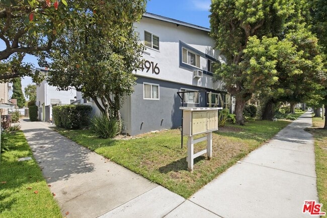 Building Photo - 4916 Hazeltine Ave