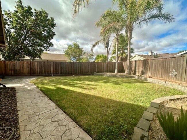 Building Photo - Single Story 3 Bed, 2 Bath in Brentwood