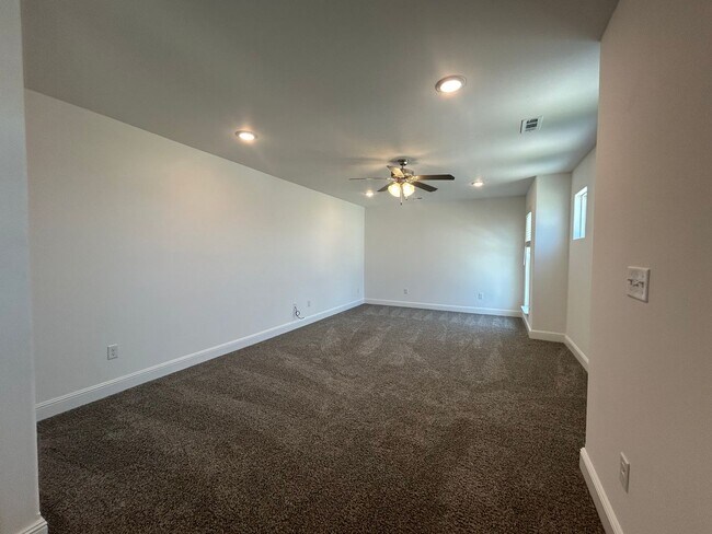 Building Photo - Gorgeous Contemporary Family Home in Cente...