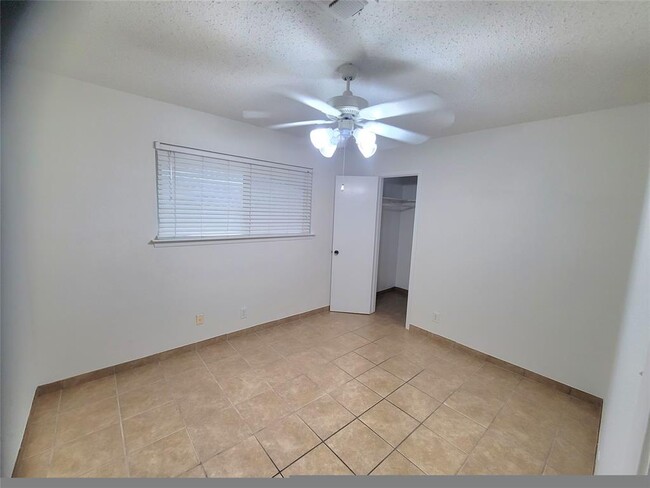 Building Photo - 914 Speer Ln