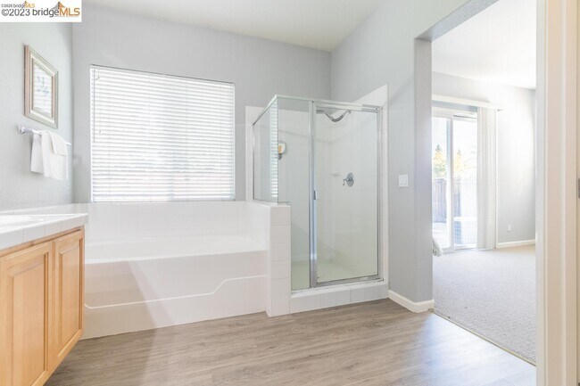Building Photo - 1055 Meadow Brook Dr