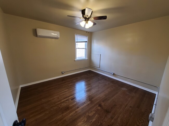 Building Photo - 5132 W Parker Ave