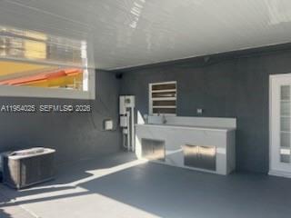 Building Photo - 1680 NE 5th St