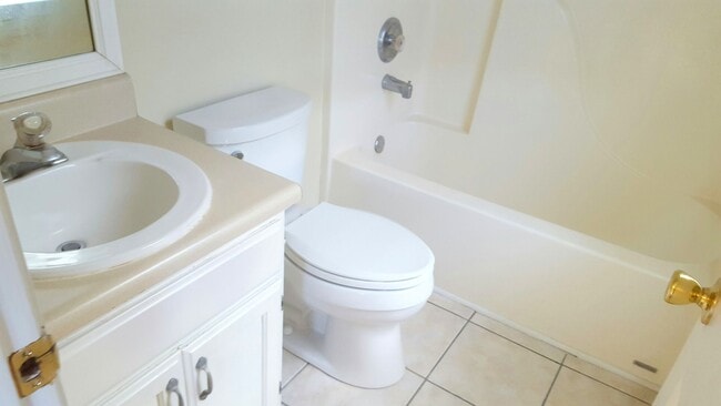 Building Photo - 410 S College St