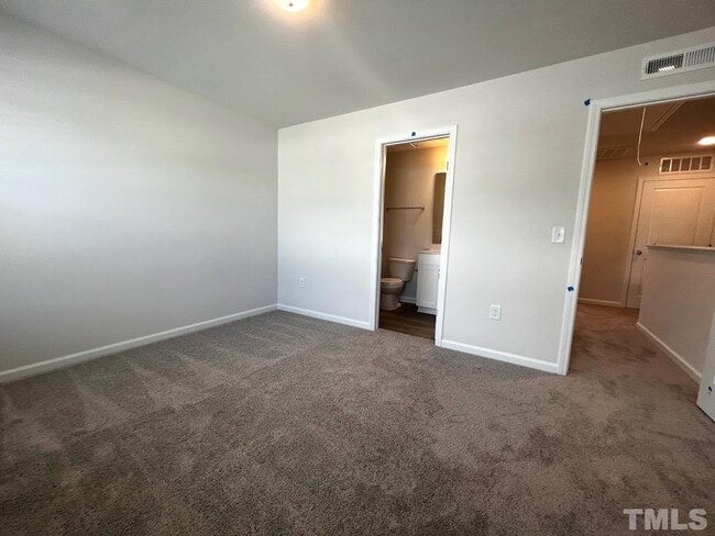 Building Photo - Beautiful 3 Bedroom 2.5 bath