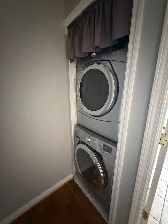 Building Photo - Salem Cottage