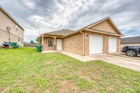 Building Photo - 1511 N Claremont Cir
