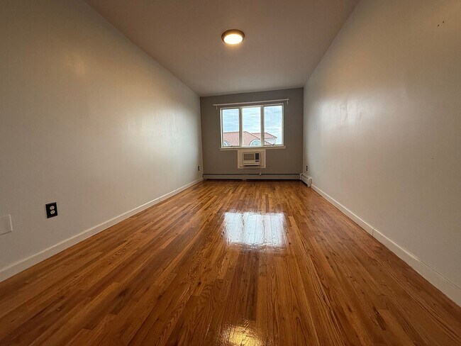 Building Photo - 1310 84th St