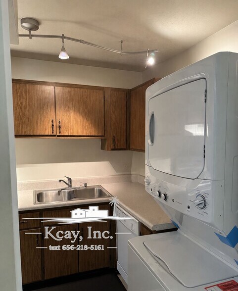 Building Photo - 101 Pompano Dr SE