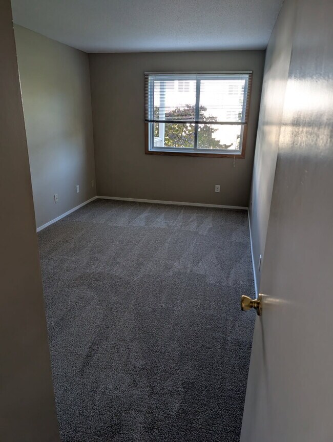 Second Bedroom - 122 Demont Avenue East