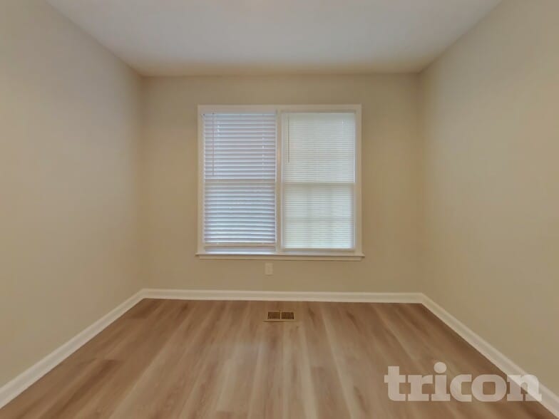 Building Photo - 262 Maplelake Dr