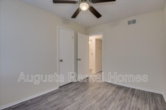 Building Photo - 2575 1/2 Tobacco Road - A