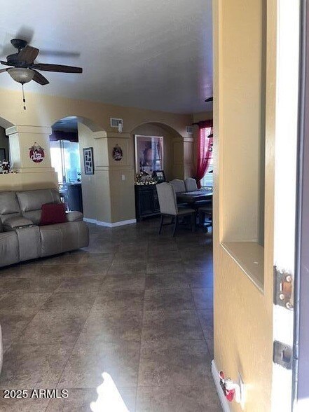 Building Photo - 14874 W Columbine Dr