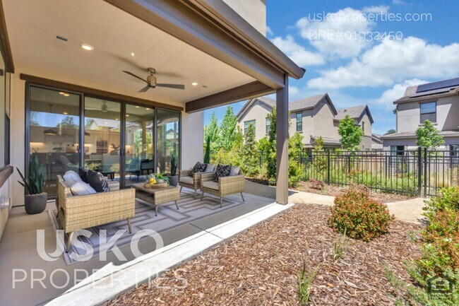 Building Photo - 7095 Soleil Wy