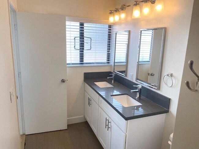 Building Photo - 521 Indiana St