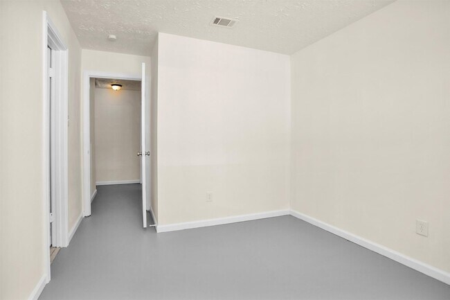 Building Photo - 2126 Millhouse Rd